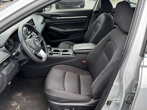 Used 2022 Nissan Altima 2.5 SV FWD image 10
