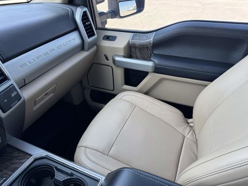 Used 2019 Ford F250 Lariat w/ Lariat Ultimate Package AWD/4WD image 31