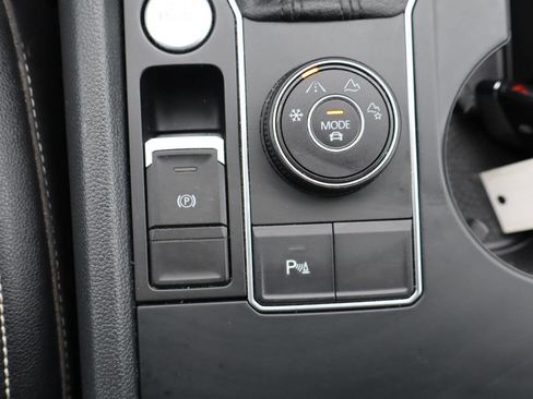 Used 2021 Volkswagen Atlas SE image 19