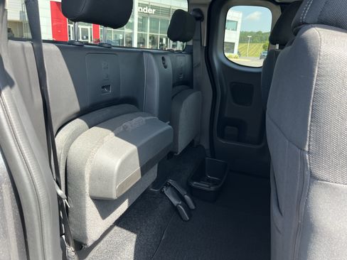 Used 2024 Nissan Frontier SV AWD/4WD image 4