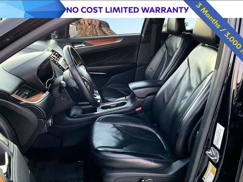 Used 2019 Lincoln MKC Select image 24