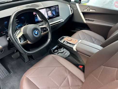 Used 2023 BMW iX xDrive50 w/ Premium Package image 9