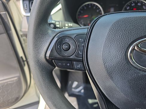 Used 2021 Toyota RAV4 XLE w/ Convenience Package FWD image 17