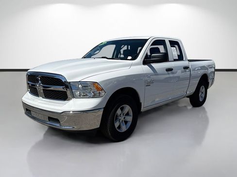 Used 2024 RAM 1500 Classic SLT AWD/4WD image 7