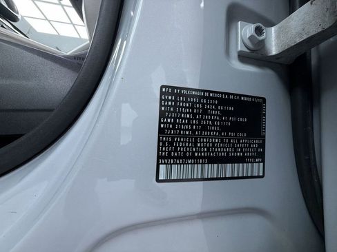 Used 2018 Volkswagen Tiguan SE w/ Panoramic Sunroof Package image 15