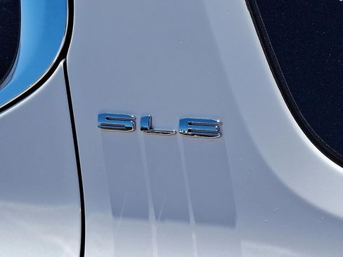 Used 2023 GMC Acadia SLE FWD image 29