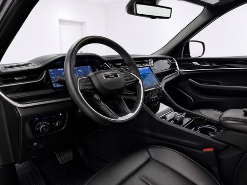 Used 2023 Jeep Grand Cherokee Trailhawk w/ Advanced Protech Group II AWD/4WD image 15