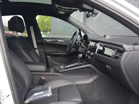 Used 2026 Porsche Macan AWD/4WD image 24