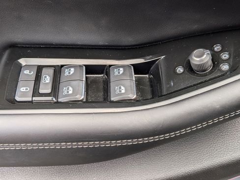 Certified 2021 Jeep Grand Cherokee L Overland w/ Luxury Tech Group IV image 13