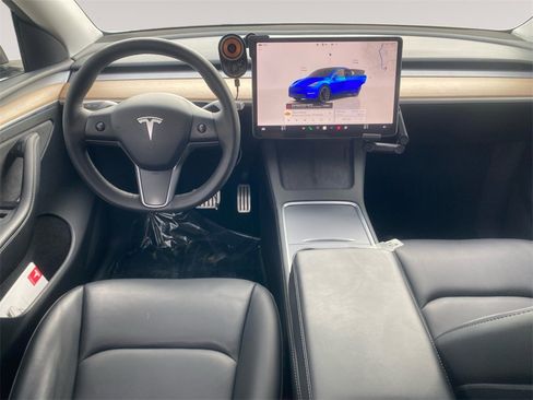 Used 2023 Tesla Model Y Performance image 10