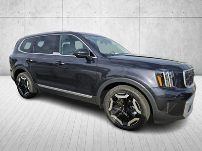 Used 2025 Kia Telluride EX w/ EX Captain's Chair Package