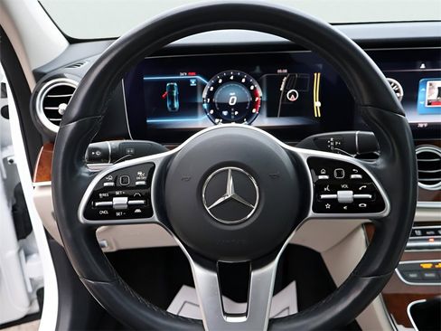 Used 2019 Mercedes-Benz E 300 4MATIC image 31