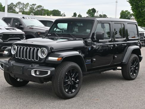 Used 2025 Jeep Wrangler Unlimited Sahara w/ Safety Group AWD/4WD image 5
