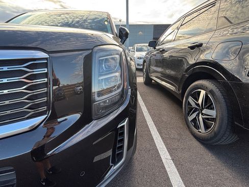 Used 2020 Kia Telluride SX w/ SX Prestige Package AWD/4WD image 8
