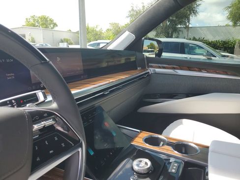 Used 2026 Cadillac Escalade Platinum Sport w/ LPO, ONYX Package AWD/4WD image 23