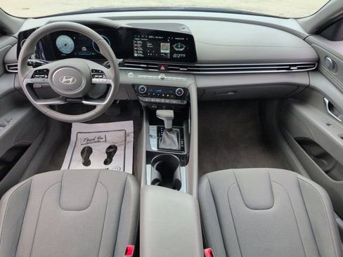Used 2025 Hyundai Elantra SEL FWD image 25