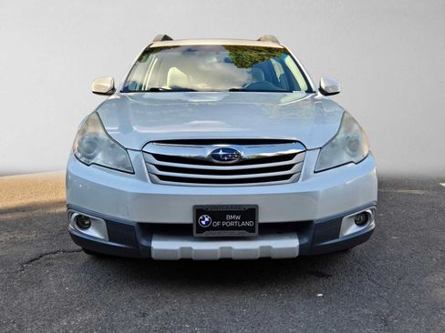 Used 2011 Subaru Outback 2.5i Limited AWD/4WD image 8