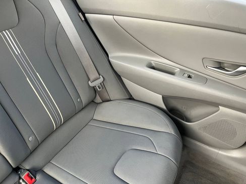 Used 2025 Hyundai Elantra SEL image 36