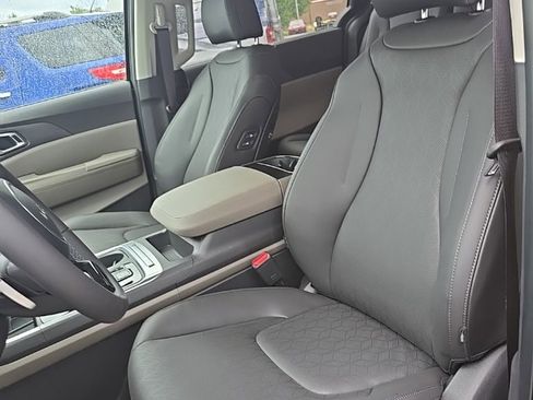 New 2026 Kia Carnival EX image 15