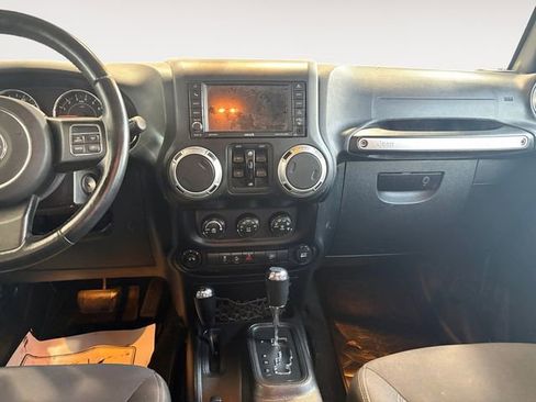 Used 2016 Jeep Wrangler Unlimited Sahara w/ Dual Top Group image 9