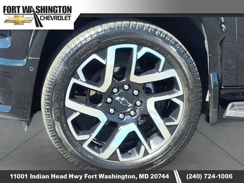 Used 2025 Chevrolet Silverado EV RST AWD/4WD image 6
