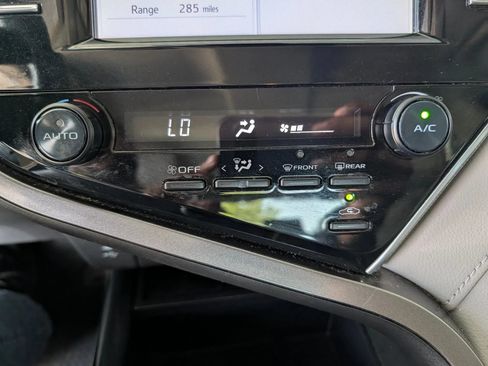 Used 2018 Toyota Camry SE FWD image 37