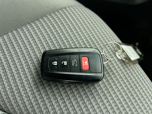 Used 2023 Toyota Highlander LE image 36