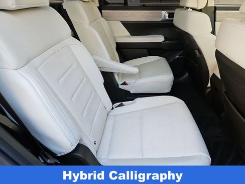Used 2025 Hyundai Santa Fe Calligraphy FWD image 17
