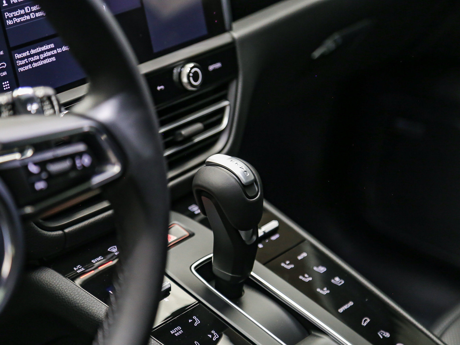 Certified 2026 Porsche Macan AWD/4WD image 24