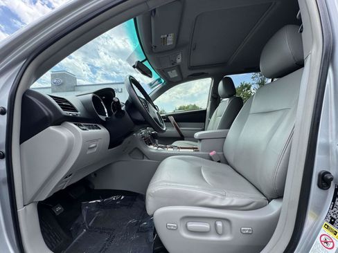 Used 2012 Toyota Highlander Limited AWD/4WD image 13