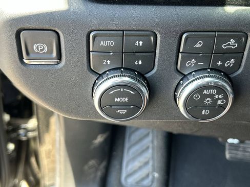 New 2026 GMC Sierra 3500 SLT w/ SLT Premium Package AWD/4WD image 18