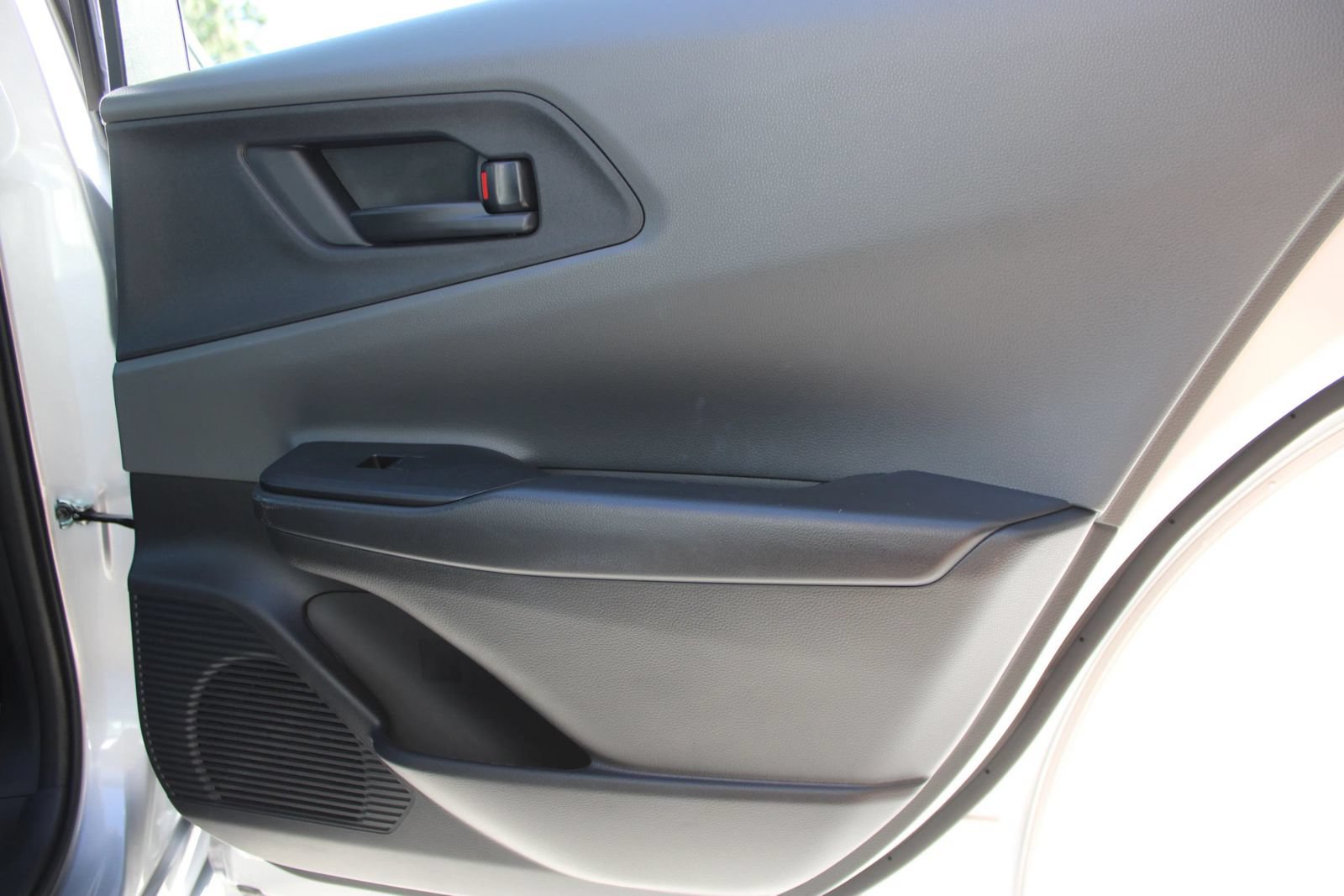 Used 2025 Toyota Prius LE FWD image 17