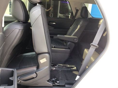 Used 2024 Nissan Pathfinder Platinum image 21