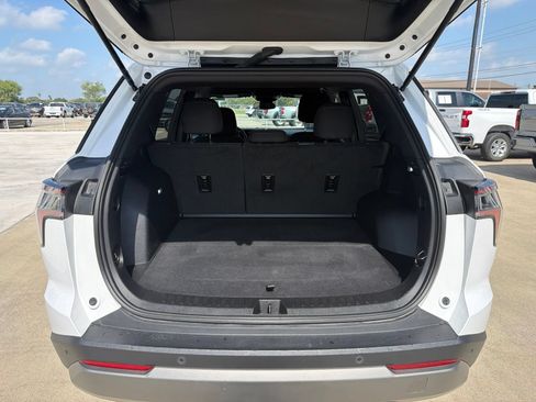 Used 2025 Chevrolet Equinox LT AWD/4WD image 13