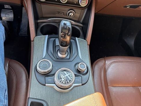 Used 2019 Alfa Romeo Stelvio Ti image 17