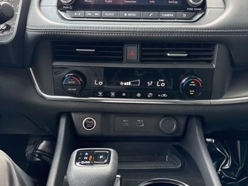 Used 2023 Nissan Rogue SV AWD/4WD image 9