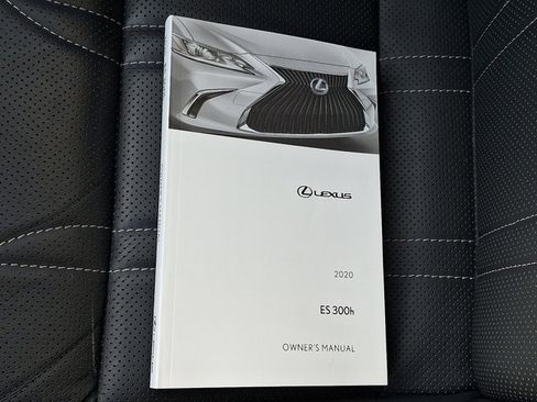 Used 2020 Lexus ES 300h w/ Luxury Package image 29