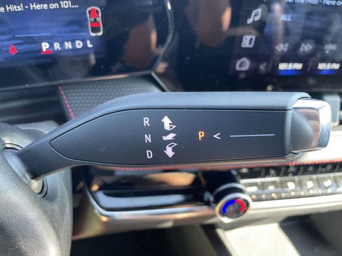 Used 2025 Chevrolet Equinox RS w/ Safety and Technology Package FWD image 17