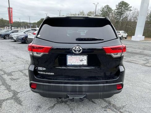 Used 2019 Toyota Highlander LE image 3
