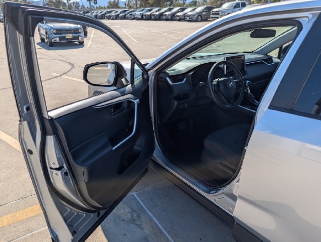 Used 2025 Toyota RAV4 LE AWD/4WD image 33