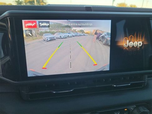 Used 2024 Jeep Gladiator Mojave w/ Technology Group image 18