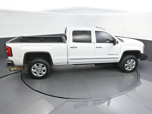 Used 2015 GMC Sierra 2500 Denali w/ Duramax Plus Package AWD/4WD image 34