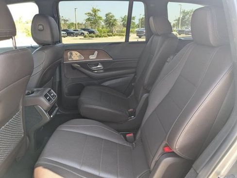 Used 2022 Mercedes-Benz GLS 450 4MATIC image 21