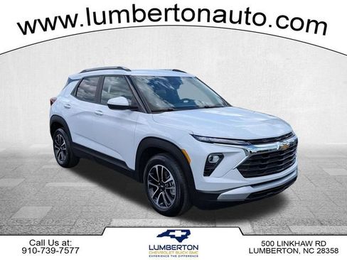 Used 2026 Chevrolet TrailBlazer LT w/ LT Cold Weather Package FWD image 1
