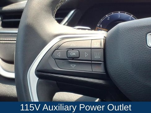 Used 2025 Jeep Grand Cherokee Altitude AWD/4WD image 12