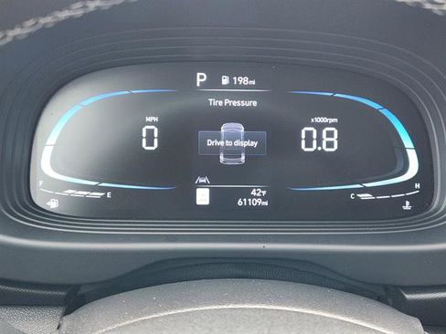 Used 2023 Hyundai Venue Limited image 11