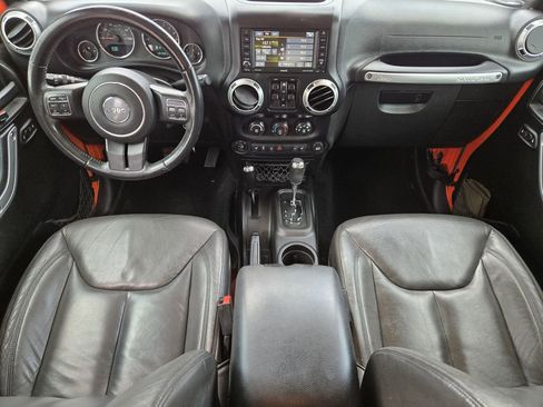 Used 2015 Jeep Wrangler Unlimited Sahara w/ Connectivity Group AWD/4WD image 5