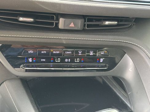 Certified 2022 Buick Envision Avenir w/ Technology Package II FWD image 28