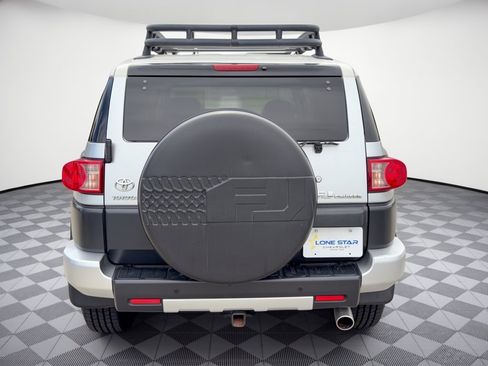 Used 2007 Toyota FJ Cruiser 2WD w/ Upgrade Pkg 2 image 11