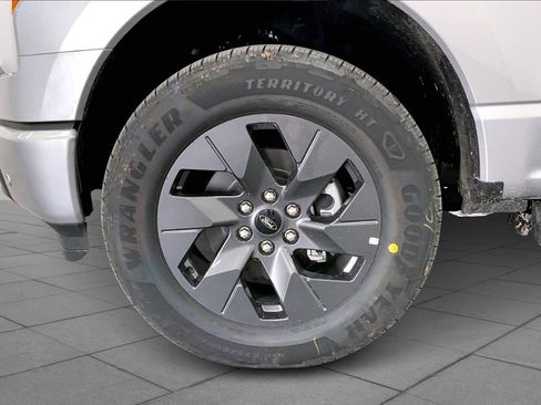 New 2025 Ford F150 Lightning Flash AWD/4WD image 9